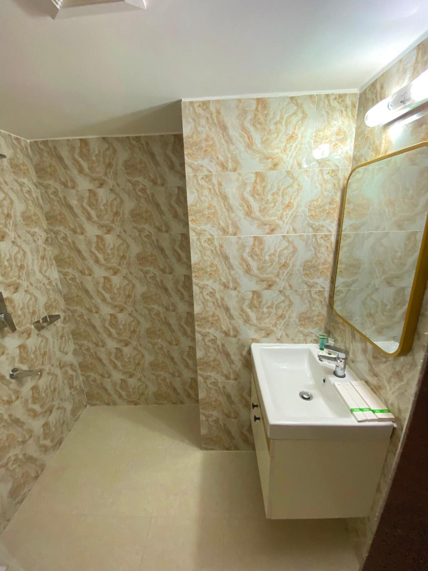 Hotel Valentino Noakhali Екстер'єр фото